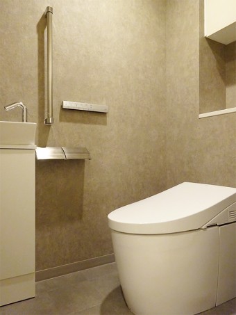 ホテルライクな真白のバスルームでラグジュアリーな泡に包まれて ホテルライクな真白のバスルームでラグジュアリーな泡に包まれて